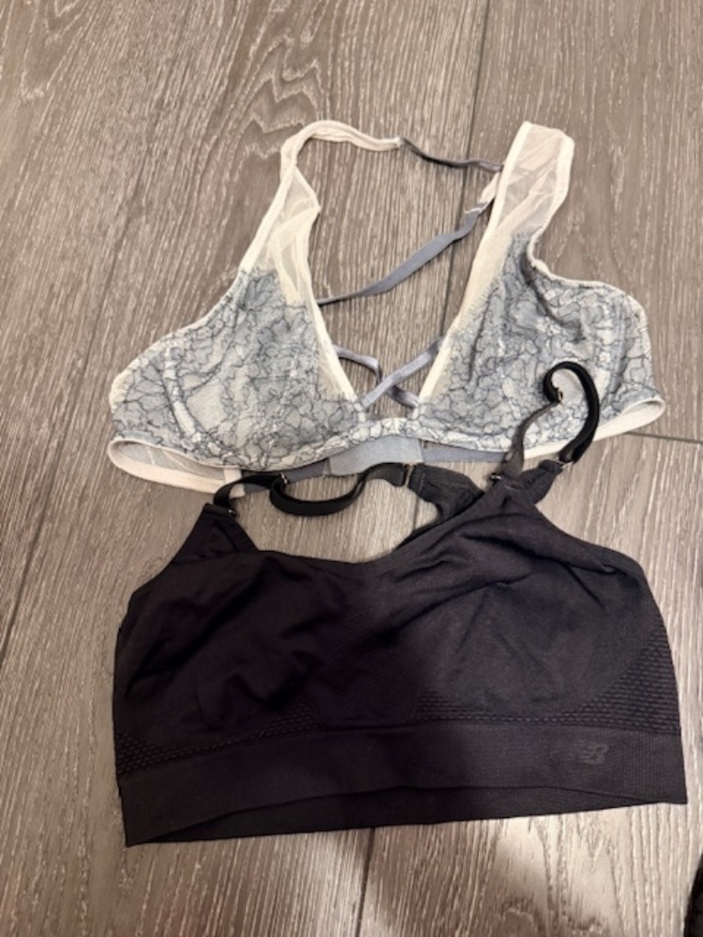 Bra bundle (size medium) - Picture 3 of 4